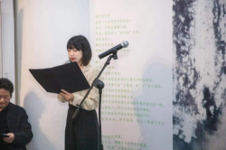 韵兰与冬青艺术展在中国美术报艺术中心盛大开